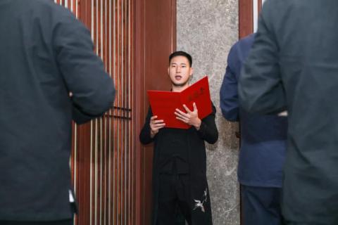 罗湖区人大常委副主任谭会茹一行莅临LV国际调研