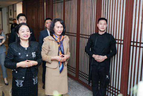 罗湖区人大常委副主任谭会茹一行莅临LV国际调研