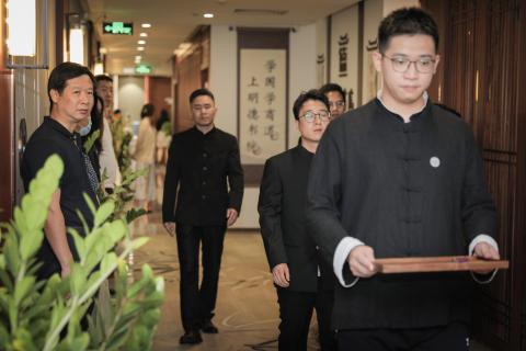罗湖区委统战部副部长、工商联党组书记叶志伟一行到LV国际调研