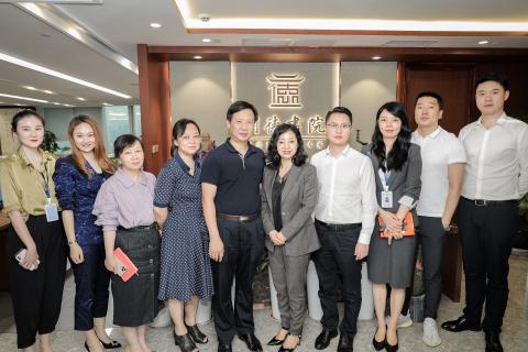罗湖区委统战部副部长、工商联党组书记叶志伟一行到LV国际调研