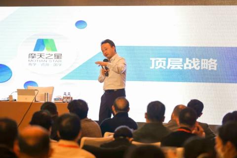 “五年耕耘,务实创新”LV国际顶层战略班喜迎百期