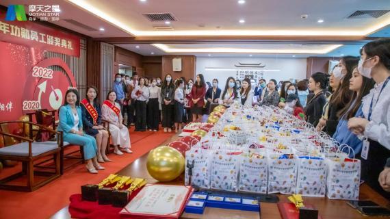 “ 感恩有你 · 一路相伴 ”LV国际10年功勋员工颁奖典礼圆满举办